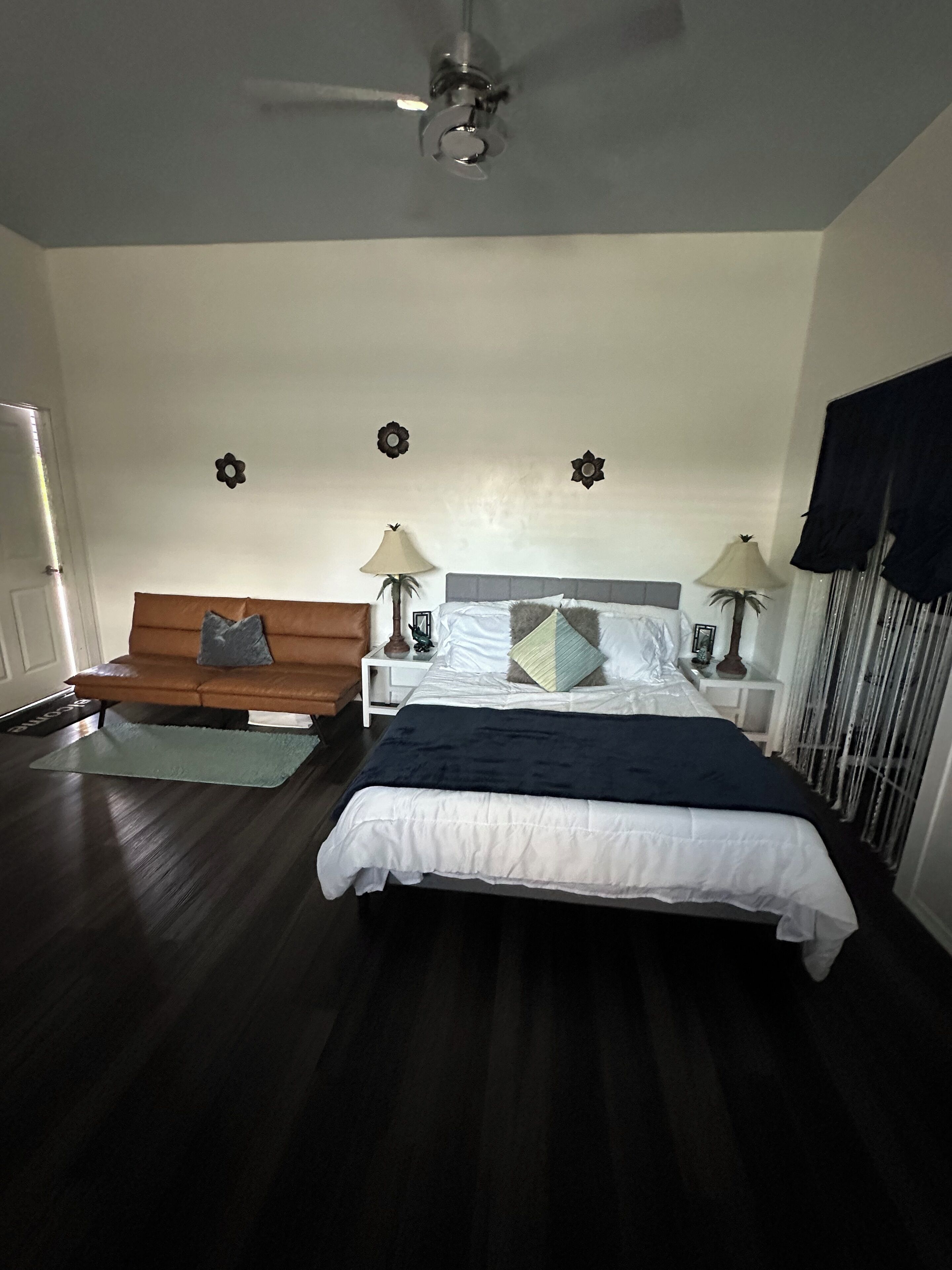 Iron/ironing board, free WiFi, bed sheets, wheelchair access