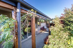 Terrace/patio - Fairway Cottage (Hanmer Springs)