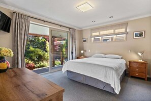 2 bedrooms, iron/ironing board, WiFi, bed sheets - Fairway Cottage (Hanmer Springs)