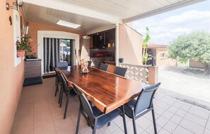 Outdoor dining - Pet friendly home in Olonzac (Olonzac)