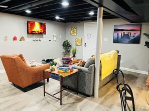 Living area - Prime location - Comfy - Guest Suite - Spacious (Shawnee)