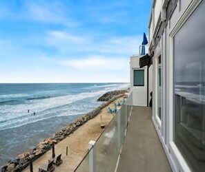 Beach - Oceanfront Duplex in Oceanside with private beach (Oceanside)