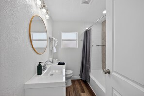 Bathroom - 2-bedroom house in soothing Tampa with cool AC for relaxing stays (Tampa)