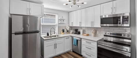 Coffee/tea maker, fridge, microwave, stovetop
