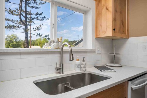 Spirit Suerte | Pet-Friendly Single Level Retreat Near Spirit Mountain Casino & Oregon Coast Fun