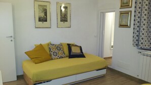Unclassified image, 5 of 36, button - Möblierte Wohnung in Florenz, Kathedrale von Florenz-Nähe by Interhome (Florence)