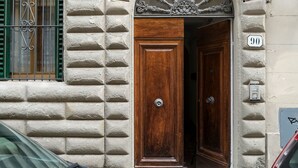 Unclassified image, 4 of 36, button - Möblierte Wohnung in Florenz, Kathedrale von Florenz-Nähe by Interhome (Florence)