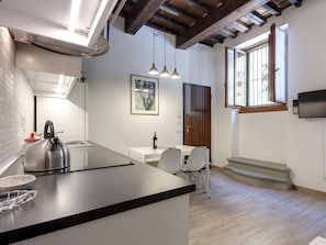 Kühlschrank, Ofen, Geschirrspüler, Kochgeschirr/Geschirr/Besteck
