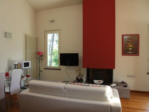 TV, fireplace - in Basetti mit Garten und Grill by Interhome (Montecarlo)