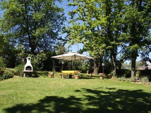 Outdoor dining - in Basetti mit Garten und Grill by Interhome (Montecarlo)