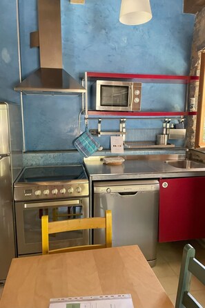 Kitchen / Dining Room - Zypressen, ein Haus im Wald an der ligurischen Riviera by Interhome (Ameglia)