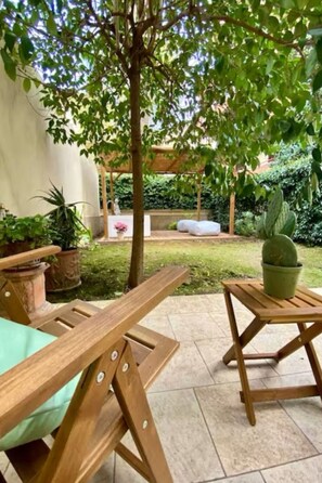 Terrace - FlorArt Boutique-Wohnung mit Garten und Spa by Interhome (Firenze)