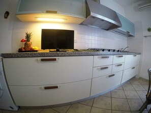 Private kitchen - Komfortable Wohnung in Rosolina Mare mit Garten by Interhome (Rosolina Mare)