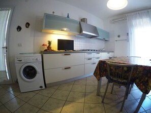 Private kitchen - Komfortable Wohnung in Rosolina Mare mit Garten by Interhome (Rosolina Mare)