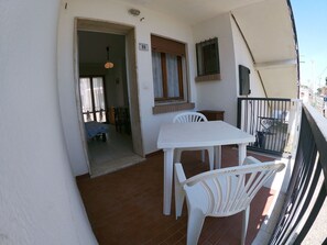 Outdoor dining - Dreizimmerwohnung Tata 98 50 m vom Meer entfernt by Interhome (Rosolina Mare)