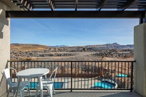 Outdoor dining - Ultimate 10BR 28-Guest Getaway-Zion Area (Hurricane)