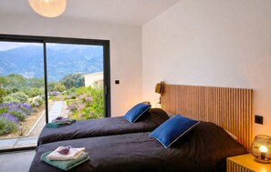 Iron/ironing board, travel cot, free WiFi - Awesome home in Mollans-sur-Ouvèze with sauna (Mollans-sur-Ouvèze)