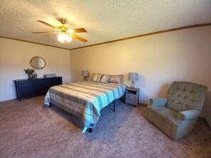 3 bedrooms, desk, iron/ironing board, travel crib