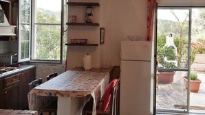 Private kitchen - Cottage 'Red 5' mit Blick aufs Wasser by Interhome (Imperia)