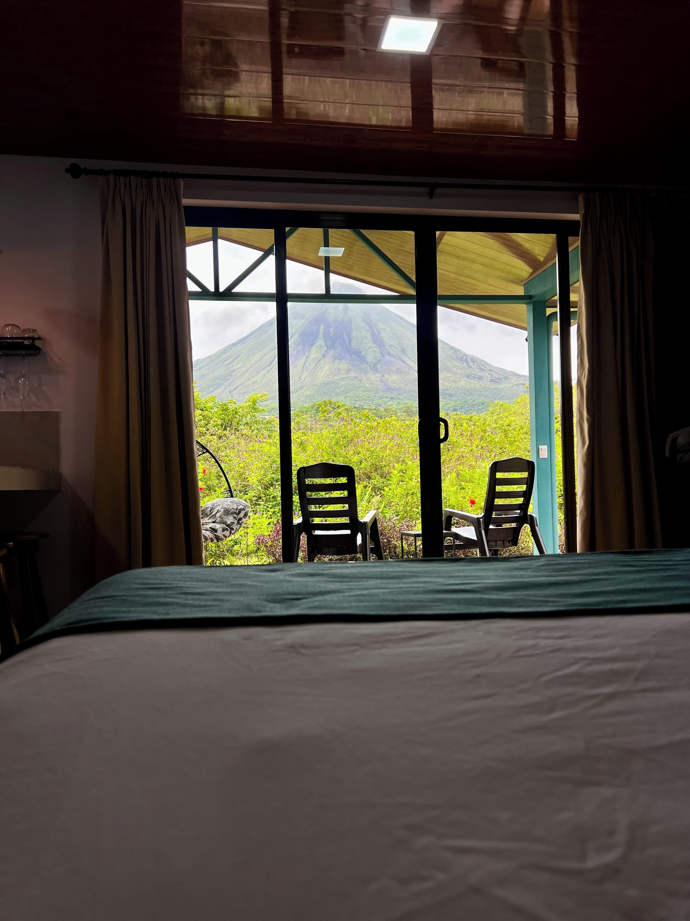 WiFi, bed sheets, wheelchair access