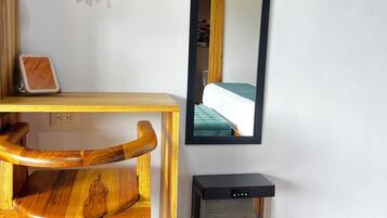 WiFi, bed sheets, wheelchair access