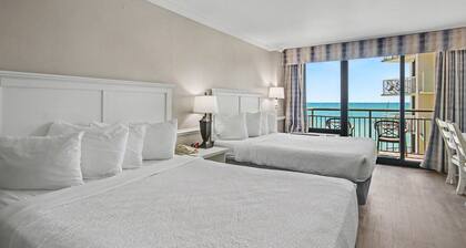 Oceanfront Studio w/ Two Queens + Beach & Pools