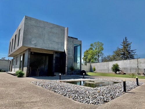 Casa de las Mariposas, beauty surrounded by a large, 100% private garden.