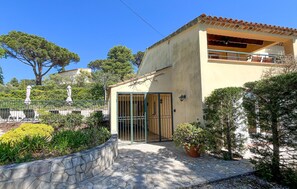 Exterior - Awesome home in Les Issambres with WiFi (les Issambres)