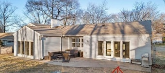 Peaceful Private Stay in Shared Home Near Yale