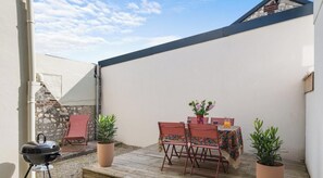 Outdoor dining - Gîtes de France® - La Parenthèse Sottevillaise (SOTTEVILLE LES ROUEN)
