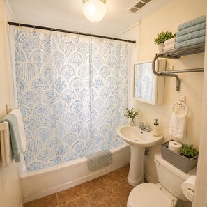 Bathroom - Buccaneer Bay Bungalow #8 (Sunrise Beach)