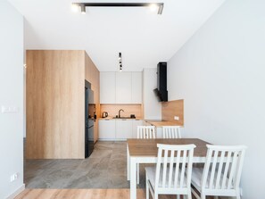 Geladeira, fogão, cooktop, lava-louças