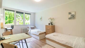 Iron/ironing board, WiFi, bed sheets