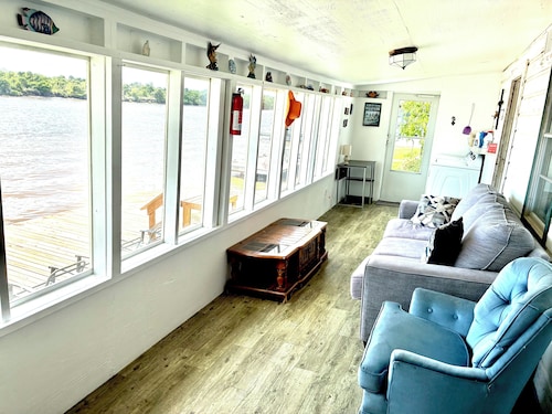 Charming 2-bedroom house on the Colorado River