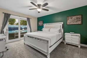 Desk, free WiFi, bed sheets - Roll and Roam - private pool, fire pit, games, and just minutes from Old Town Scottsdale (Scottsdale)