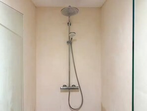 Shower, hair dryer, towels, soap - Beautiful home in the jungle (Tulum)