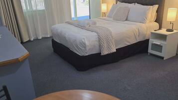 Doppelzimmer, 1 Queen-Bett | Kostenloses WLAN