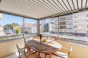 Dining - Upstays Elegant T2 with loggia (Cannes)
