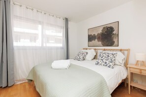 Iron/ironing board, WiFi, bed sheets - Upstays Elegant T2 with loggia (Cannes)