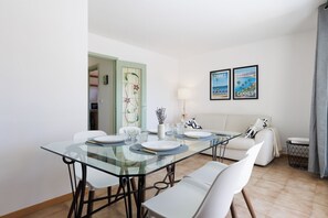 Dining - Upstays Elegant T2 with loggia (Cannes)