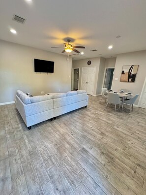 Living area - Comfy Home near Med Center (Houston)