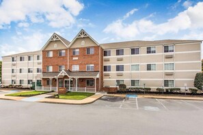 Exterior - Greenville-Spartanburg Intl Queen Suite w/BF, Pool (Greer)