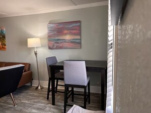 Interior - Gorgeous 1-bedroom apartment 3 miles away from Beach! (Clearwater)