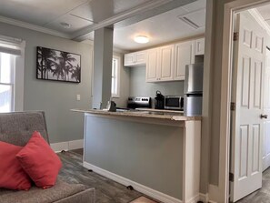 Interior - Gorgeous 1-bedroom apartment 3 miles away from Beach! (Clearwater)