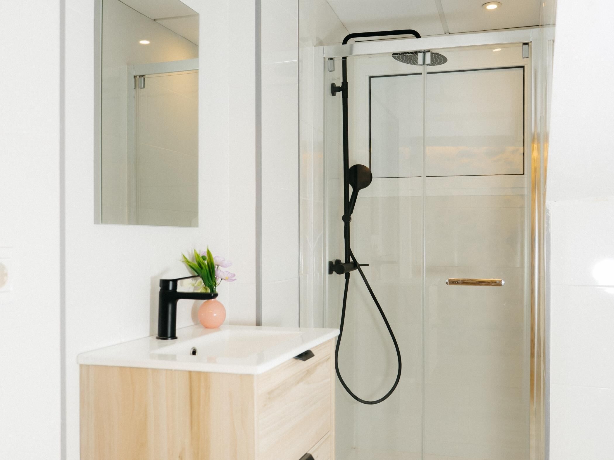 Een douche, handdoeken