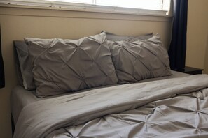 WiFi, bed sheets - 5 Bedroom Mid Term Rental in Bryan "The WHOOP" (Bryan)