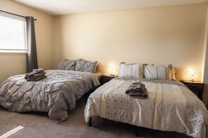 WiFi, bed sheets - 5 Bedroom Mid Term Rental in Bryan "The WHOOP" (Bryan)