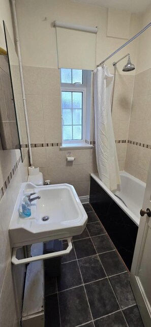 Bathroom - Cosy Osney Lane House - Oxford Retreat (Oxford)