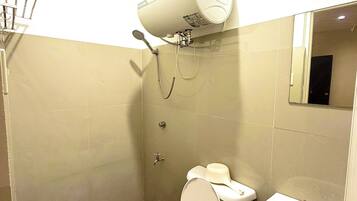 Double or Twin Room | Bathroom