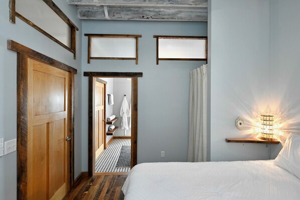 WiFi, bed sheets